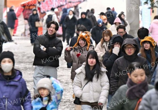 これが本当の「ウマ娘」。馬の帽子を被り初詣（１日、帯廣神社で）