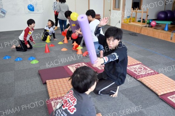 運動療育指導員を招き集中力高める　音更・ドリームズが特別プログラム
