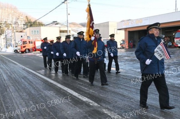 団員５６人が行進　本別消防団が出初め式
