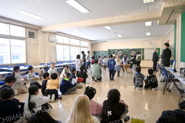 緑丘小で冬休み工作教室　子どもたち大にぎわい 2