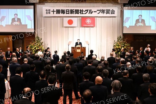 年頭のあいさつを述べる林社長（８日午後０時１０分ごろ、北海道ホテルで。須貝拓也撮影）