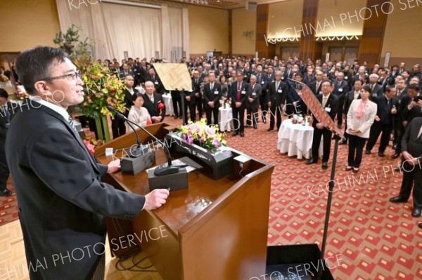 年頭のあいさつを述べる