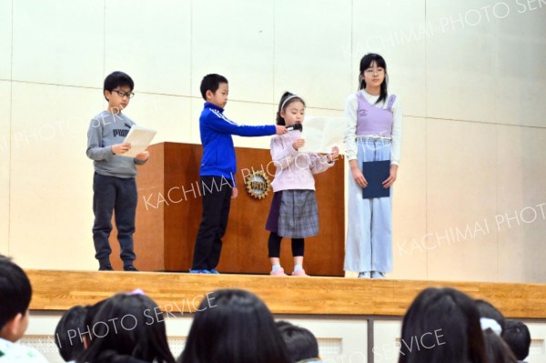 帯広明和小学校始業式（金野和彦撮影）