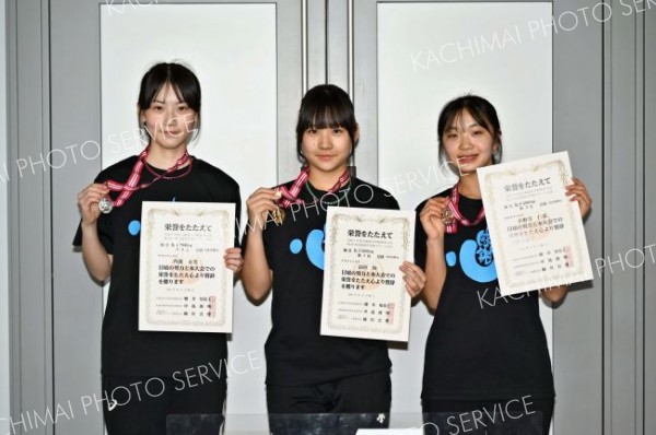 女子３０００メートル表彰。