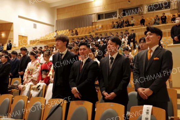 晴れやかな表情で式典に臨んだ（１１日、幕別、助川かおる通信員撮影）