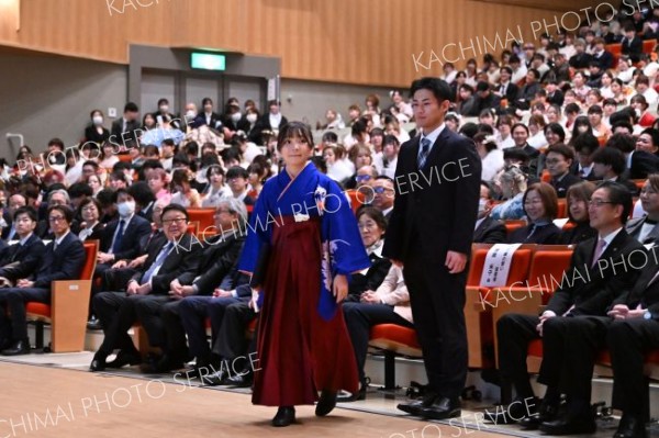 「コロナ禍乗り越えた経験が強さに」　帯広２０歳の集い、９７４人が節目祝う