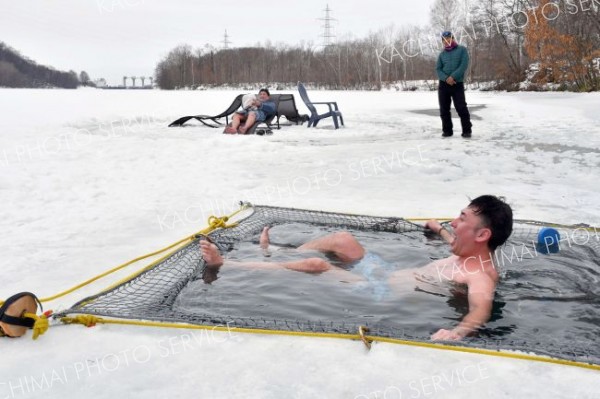 「一皮つるんとむけた」　結氷のくったり湖「北海道アヴァント」スタート