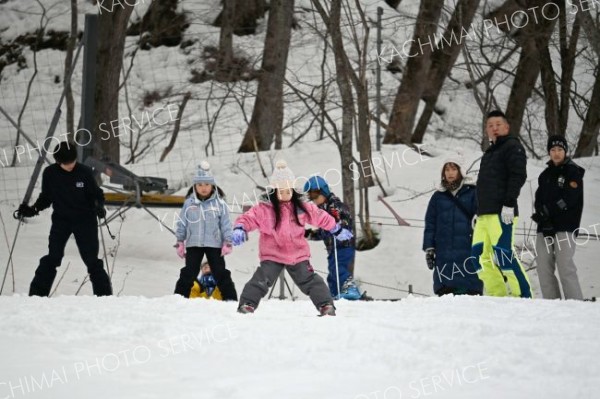 義経の里スキー場がオープン　本別　初日は１１人滑走