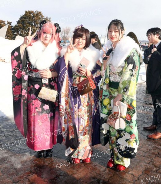 二十歳の門出祝う　音更で３６７人　「集い」で決意新たに