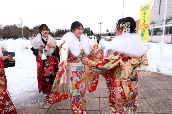 恩師１０人のメッセージに歓声　幕別町はたちのつどい