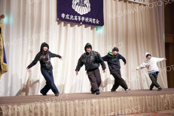 ブレイクダンス部のパフォーマンス（平栗玲香通信員撮影）