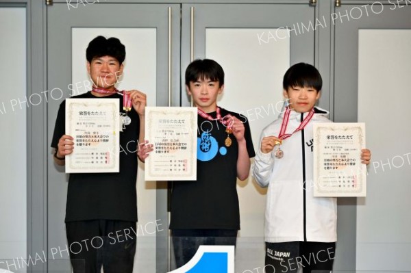 男子１５００メートル表彰。