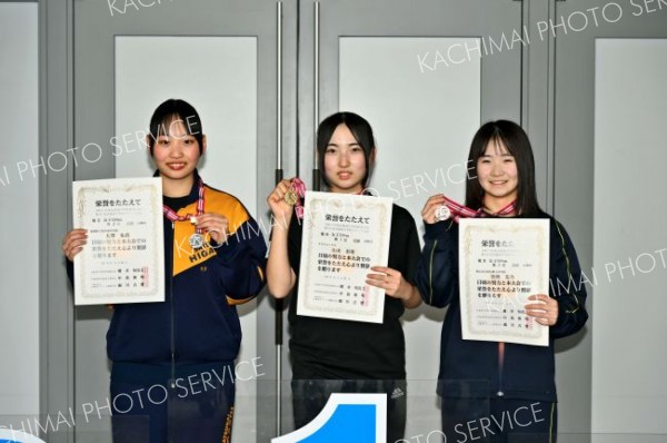 女子５００メートルの表彰台