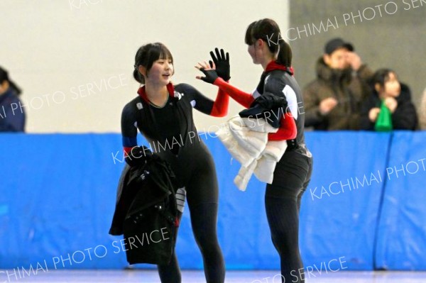 女子１５００メートルで優勝