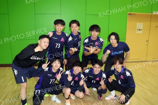 山田機械工業Ｖ　シニアは帯広ＦＣ制す　全十勝室内サッカー大会 5