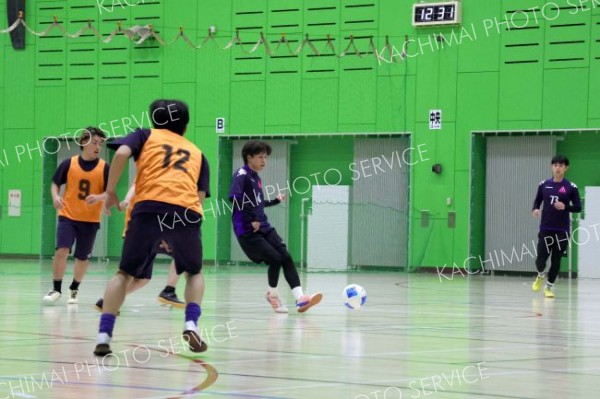 山田機械工業Ｖ　シニアは帯広ＦＣ制す　全十勝室内サッカー大会 9