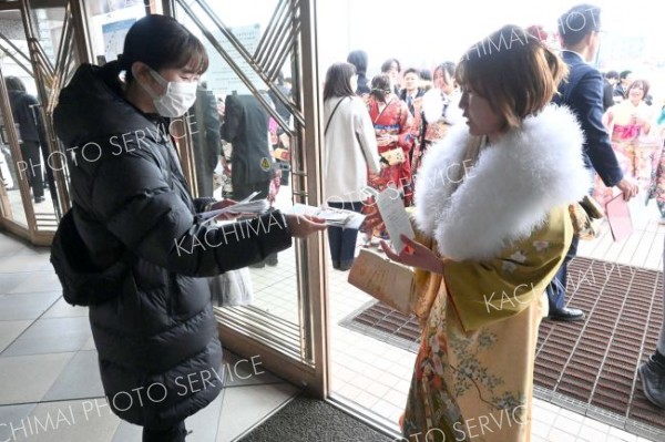 ２０歳の節目、健康意識持つ機会にも　「集い」会場で子宮頸がん啓発