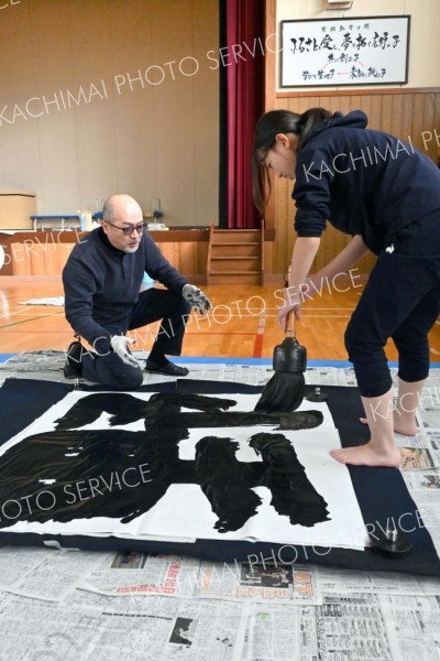 出前授業などで、表現としての書道の魅力を伝える