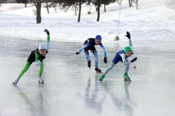 自己新へ３２人力走　幕別町スピードスケート記録会