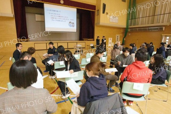 肯定感高める　コーチング学ぶ　秦さん講師に教員４０人