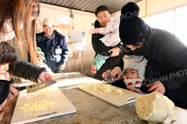 帯広ＹＥＧが動物園の仕事を体験　「ミライＺｏｏチャレンジ！」