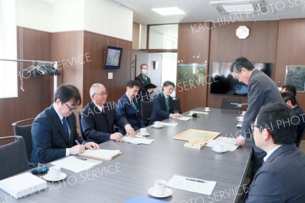 道社会貢献賞の受賞を報告する