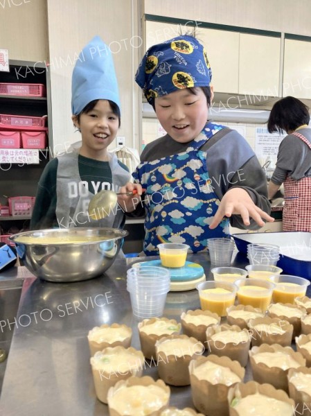 カボチャのプリン作りなどに挑戦した