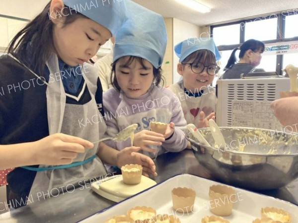 カボチャのプリン作りなどに挑戦した