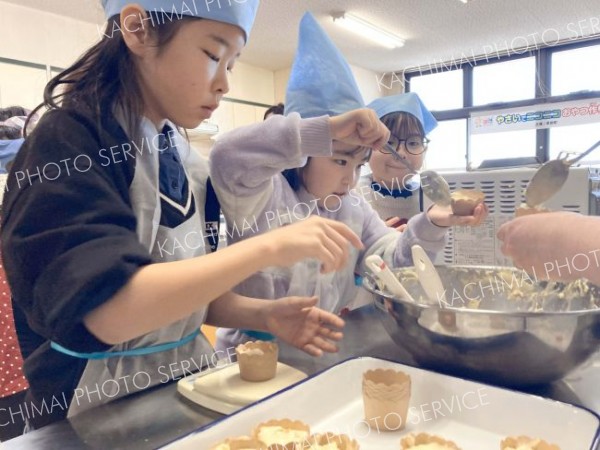 カボチャのプリン作りなどに挑戦した