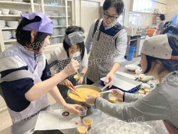 カボチャのプリン作りなどに挑戦した