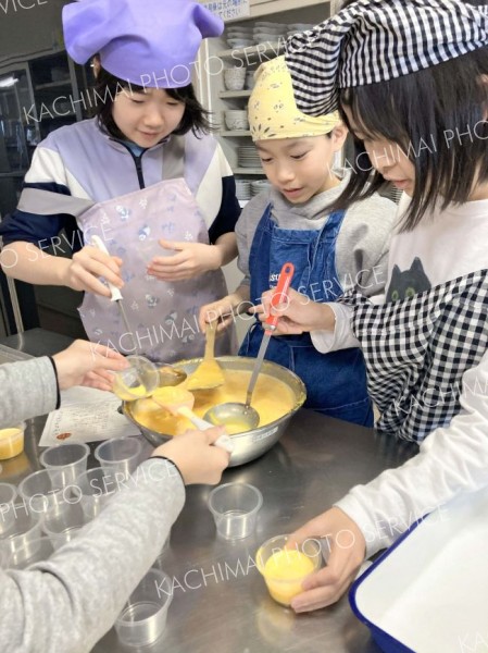 カボチャのプリン作りなどに挑戦した