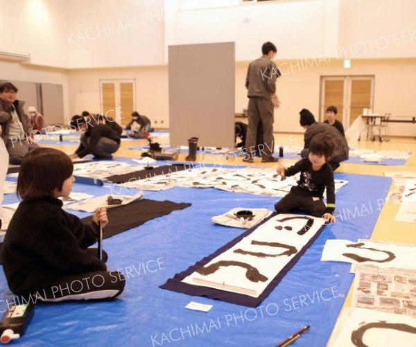 幼児から大人まで１８人が参加した