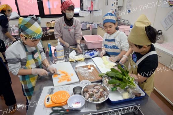 地元の魚介類を使ってシーフードカレー　広尾で「子ども料理教室」