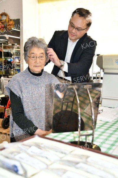 眼鏡や時計の出張修理が好評　帯広の谷上商店が清水町内を月１訪問