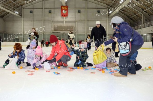 清水町アイスアリーナで新年氷上まつり