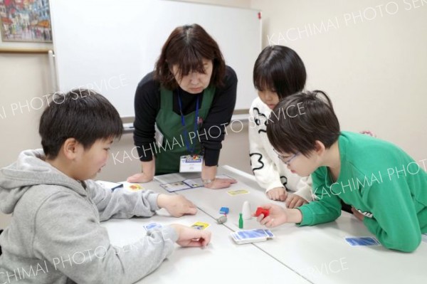 ボードゲームで住民が交流　足寄図書館