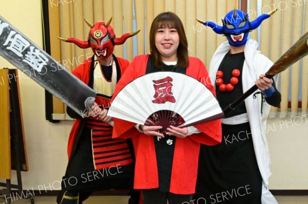 赤鬼、青鬼を背にしながら