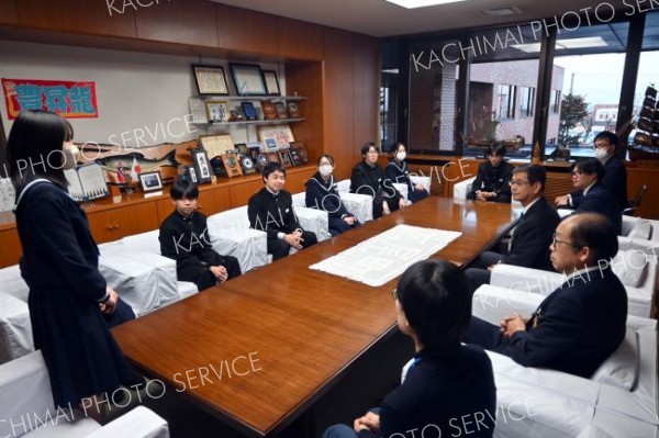 「授業では学べない経験を積めた」　シンガポール派遣の広尾中生が帰国報告