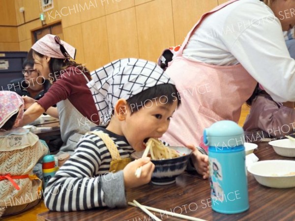 親子で餅つき体験を開催　幕別子育てサークル 6