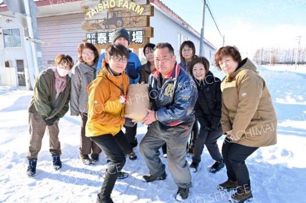 更別・泰章農場が初収穫した陸稲の米を寄付　村内福祉法人など「地元産の米を地元の人に」