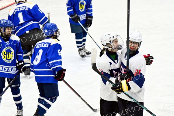 全十勝Ａが初戦大勝　８強入り　全中アイスホッケー