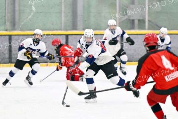 【準決勝・全十勝Ａ－釧路鳥取】パックを受け一人果敢に攻め上がる全十勝Ａ