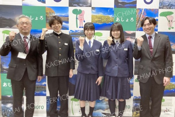 足寄中の３人が全中スケート出場を報告