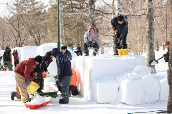 “熱気”を帯びて市民氷雪像コンクール制作開始　おびひろ氷まつり