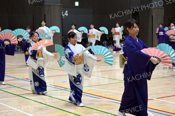 全道から１３０人　新春の民踊の集い　中山民俗舞踊