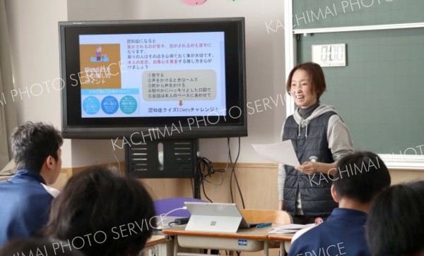 ボッチャにも挑戦　豊頃中で町社協による福祉授業