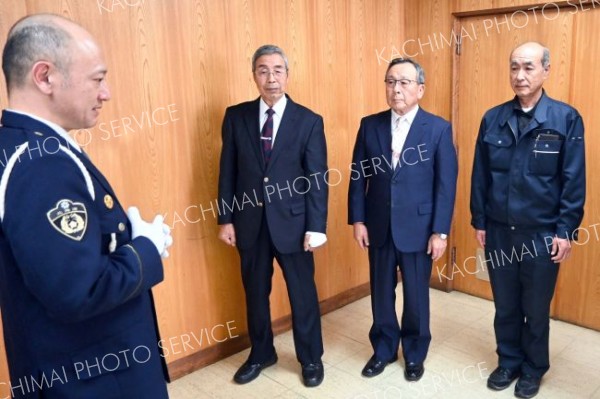 ねぎらいの言葉を受ける