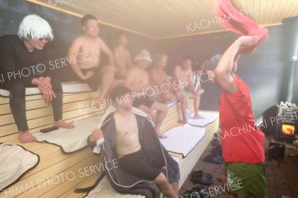 熱波と湖でサウナ満喫　新得　レイク・インで熱波イベント