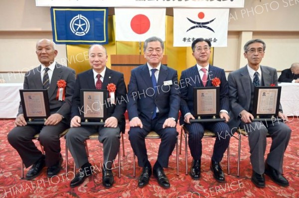 功労賞に４氏　市スポーツ協会が授賞式