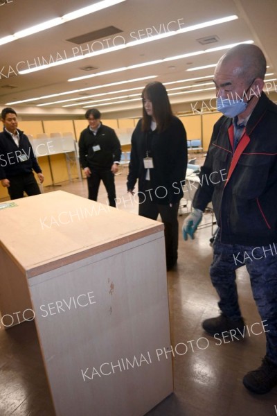 ポスター掲示板２カ所のみに削減も　管内選管、準備バタバタ「やるしかない」 2